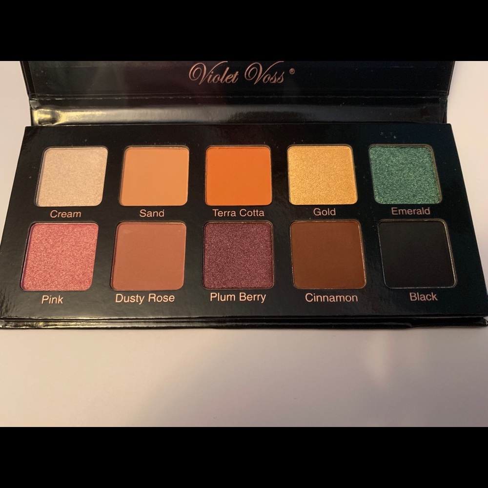 Violet Voss’ Essentials Pallet